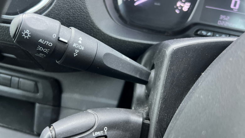 Vauxhall Vivaro L1 Diesel 2700 1.5d 120PS Sportive H1 Van